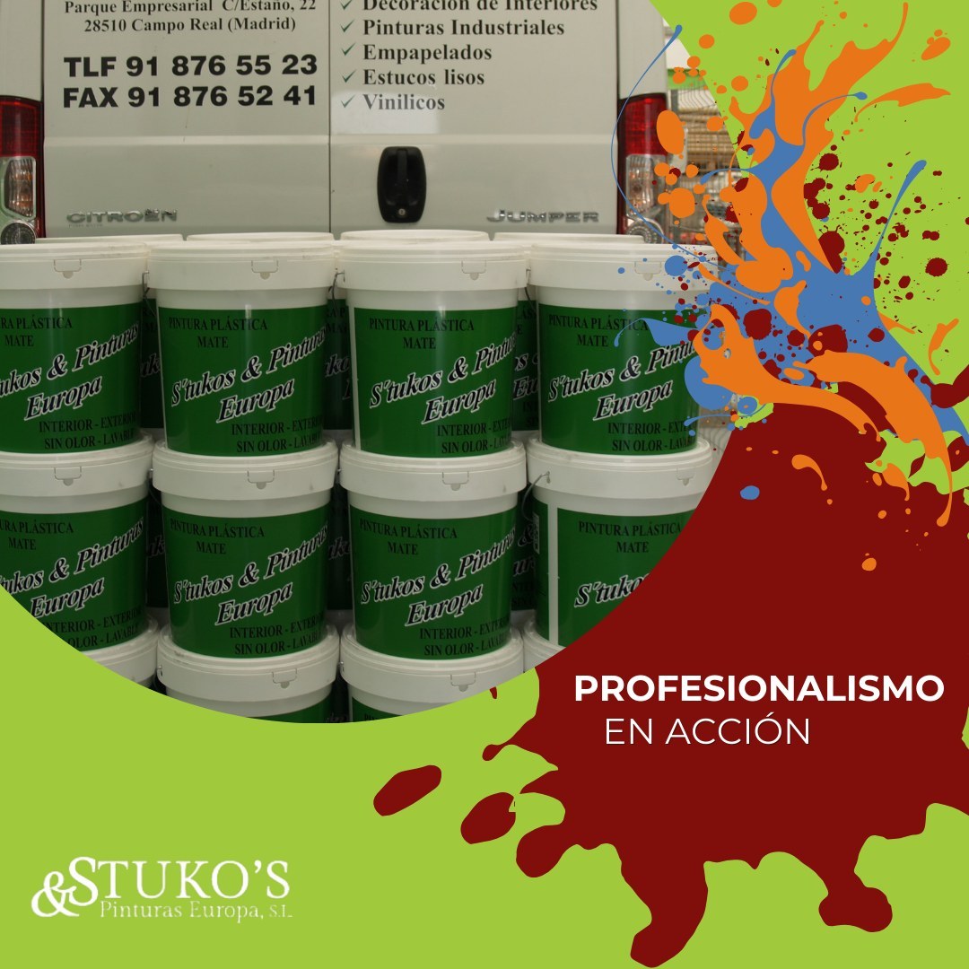 Imagen de herramientas profesionales de alta calidad (rodillos, brochas, equipos de protección) listas para un trabajo de pintura en Madrid